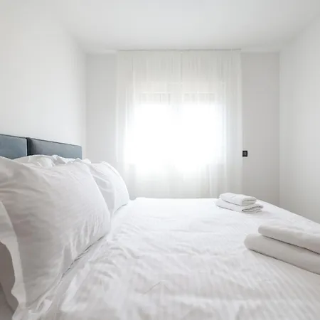 Apartment By The Sea Privlaka, Zadar - 23479 *